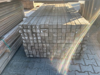Ca. 60x Azobe Palen Fijnbezaagd Gepunt, 60x60mm, lengte 275cm